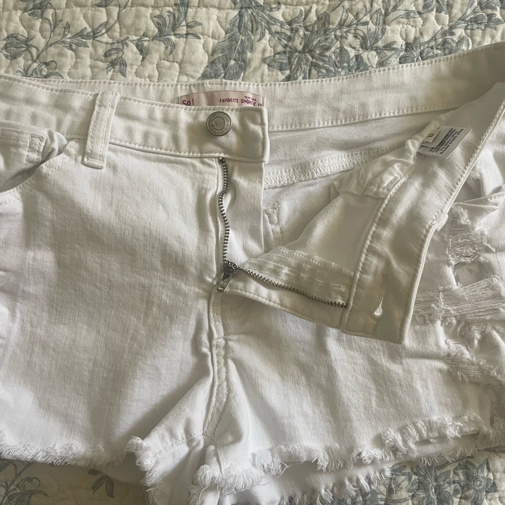 🔥 DEAL OF THE WEEK 🔥 White jean shorts distressed - Picture 5 of 6